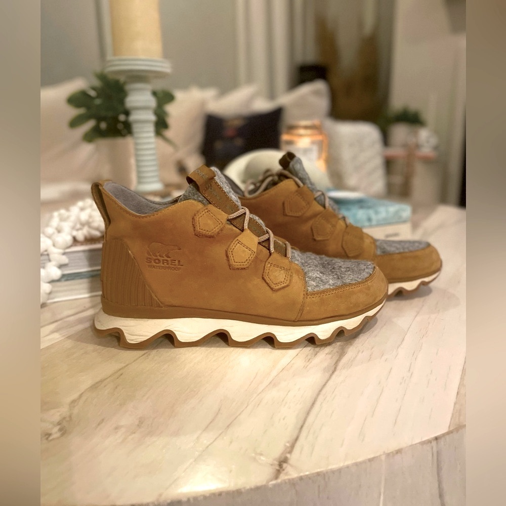 Sorel Kinetic Caribou Hiking Booties, Sz 8
